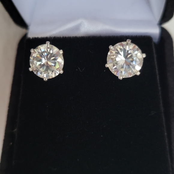 New 4ct Beautiful Moissanite Diamonds Stud - Picture 4 of 8